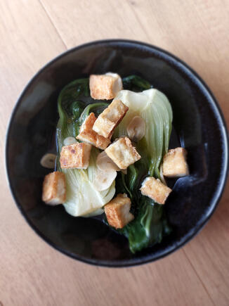 Pakchoï mariné, tofu frit